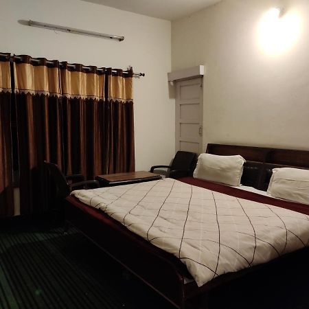 Hotel Royal Chamba  Exterior photo