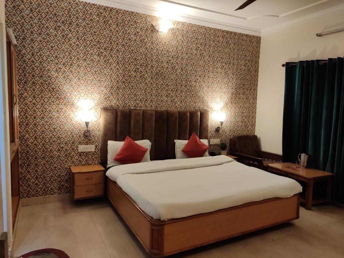 Hotel Royal Chamba  Exterior photo