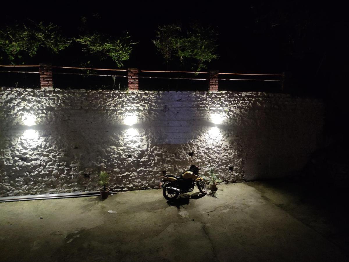 Hotel Royal Chamba  Exterior photo