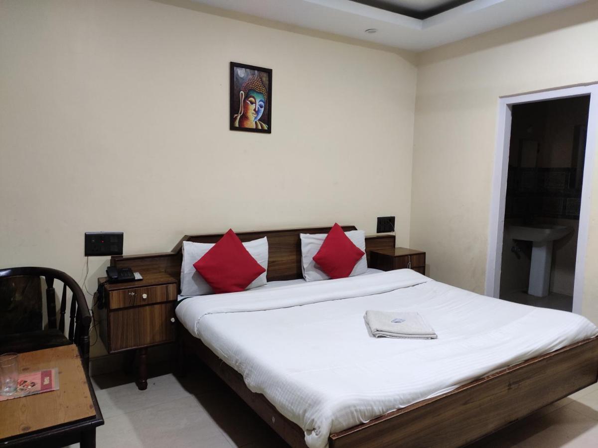 Hotel Royal Chamba  Exterior photo
