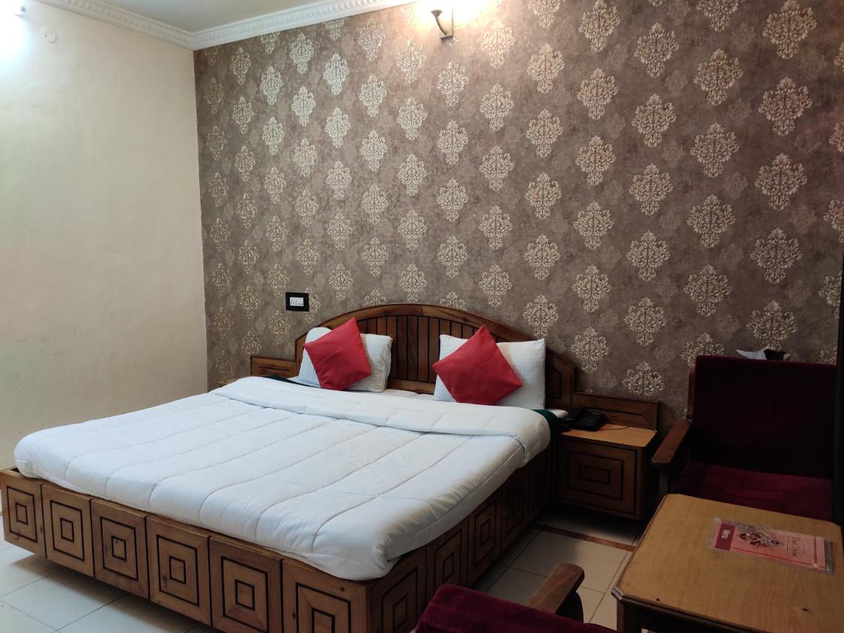 Hotel Royal Chamba  Exterior photo
