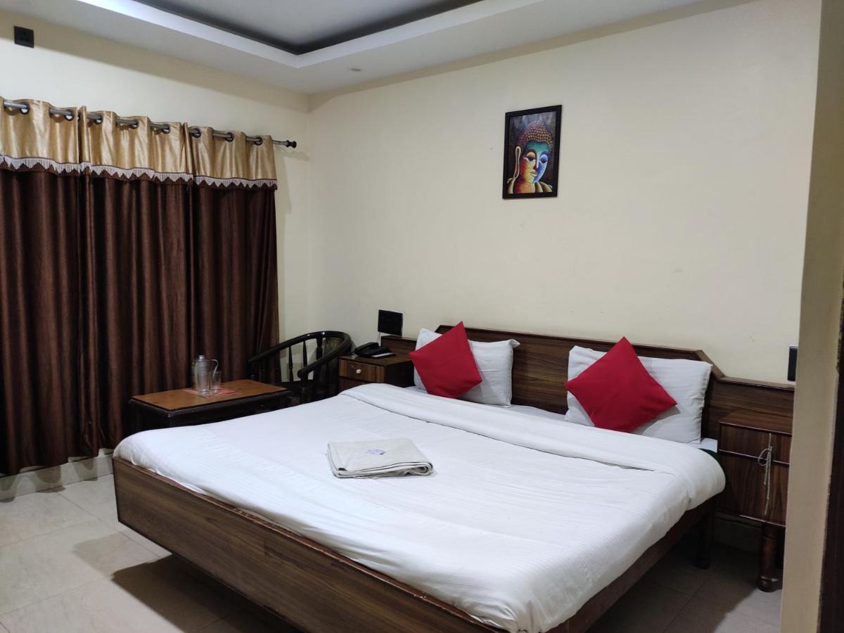 Hotel Royal Chamba  Exterior photo
