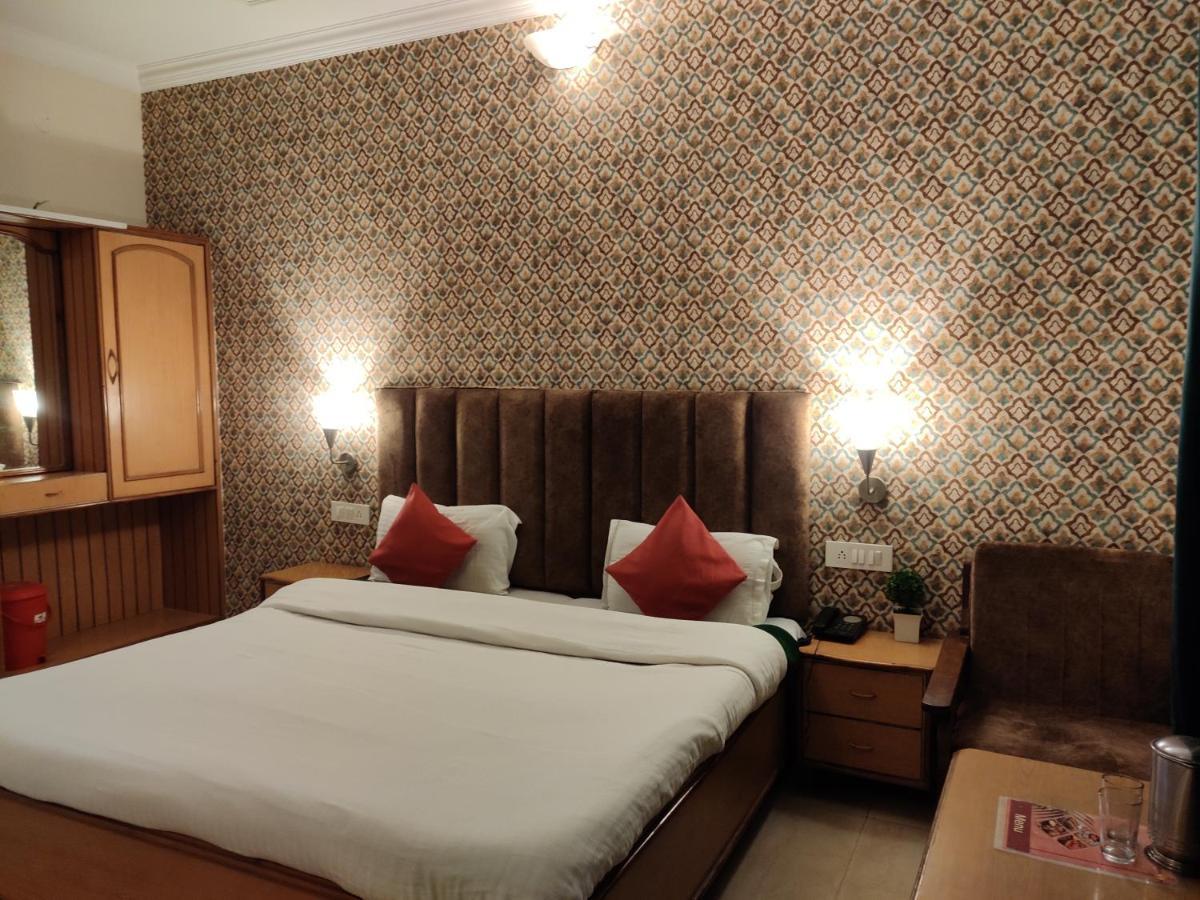 Hotel Royal Chamba  Exterior photo
