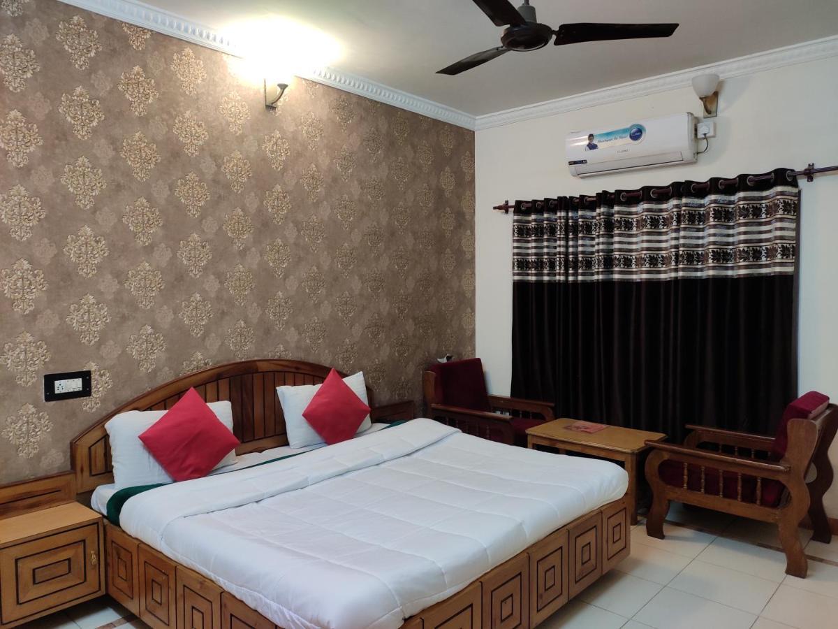 Hotel Royal Chamba  Exterior photo